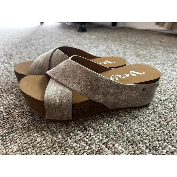 Very G Women's Wedge Sandals Beige Size 9 - Picture 1 of 4